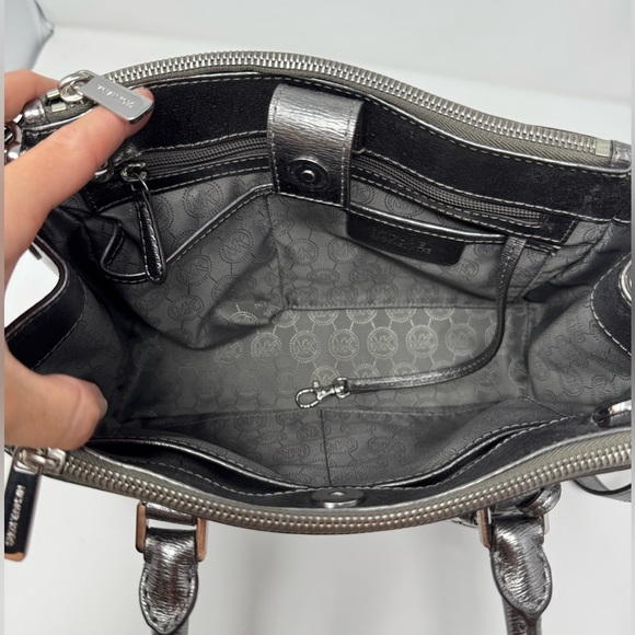 MICHAEL KORS Small Sutton Satchel - Picture 8 of 8